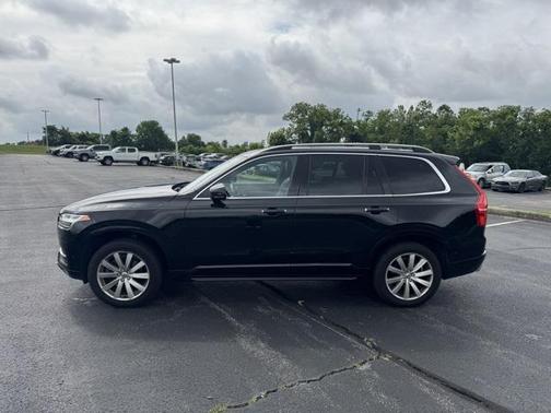 2017 Volvo XC90 T6 Momentum