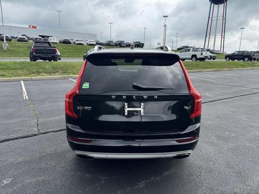 2017 Volvo XC90 T6 Momentum