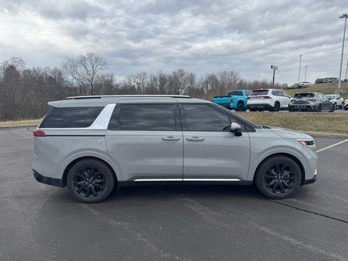 2022 Kia Carnival SX