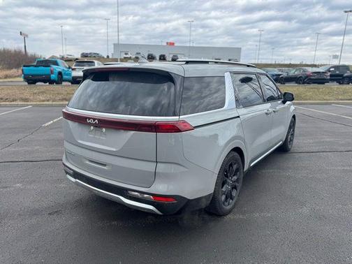 2022 Kia Carnival SX