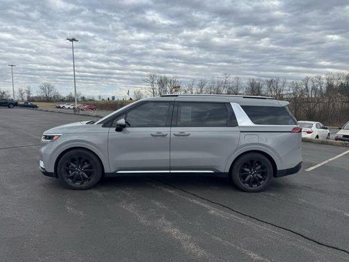 2022 Kia Carnival SX