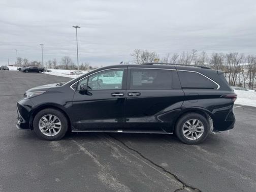 2024 Toyota Sienna XLE