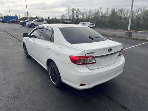 Super White 2013 Toyota Corolla LE