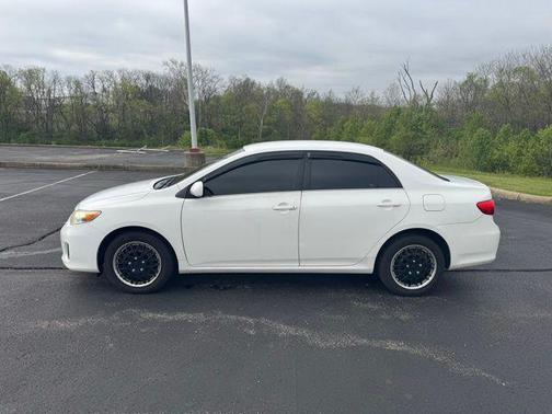 Super White 2013 Toyota Corolla LE