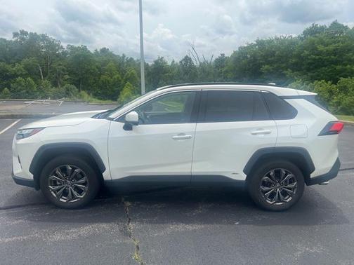 2022 Toyota RAV4 Hybrid XLE Premium