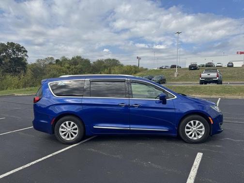 2018 Chrysler Pacifica Touring-L