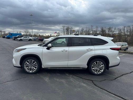 2023 Toyota Highlander Platinum