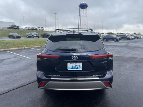 2021 Toyota Highlander Hybrid Platinum