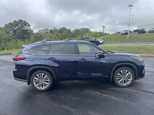2021 Toyota Highlander Hybrid Platinum