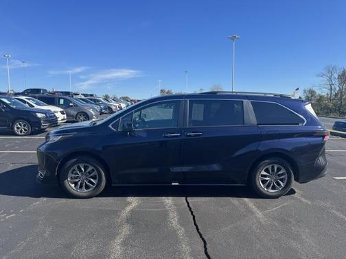 2023 Toyota Sienna XLE 8 Passenger