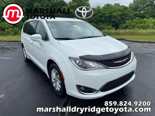 Bright White Clearcoat 2019 Chrysler Pacifica Touring L