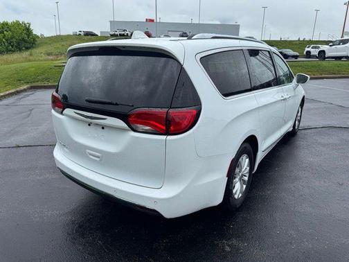 Bright White Clearcoat 2019 Chrysler Pacifica Touring L