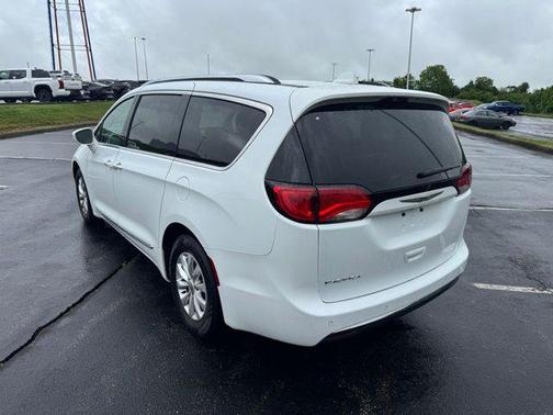Bright White Clearcoat 2019 Chrysler Pacifica Touring L