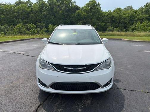 Bright White Clearcoat 2019 Chrysler Pacifica Touring L