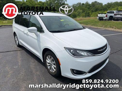 Bright White Clearcoat 2019 Chrysler Pacifica Touring L
