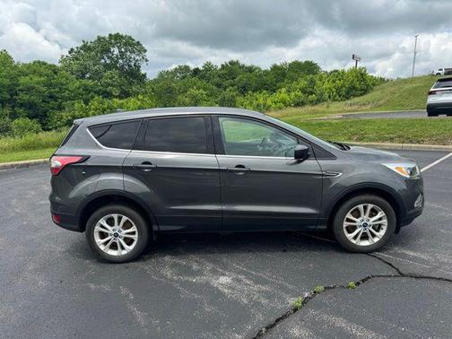 Magnetic 2017 Ford Escape SE