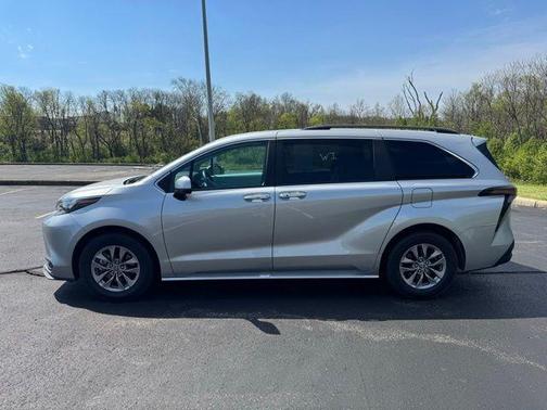 2025 Toyota Sienna XLE