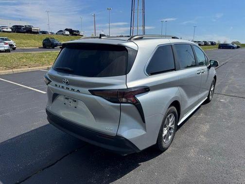 2025 Toyota Sienna XLE