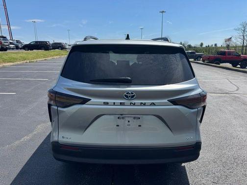 2025 Toyota Sienna XLE