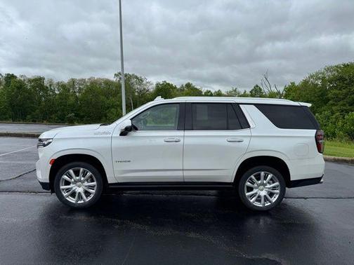 Iridescent Pearl Tricoat 2023 Chevrolet Tahoe 4WD High Country