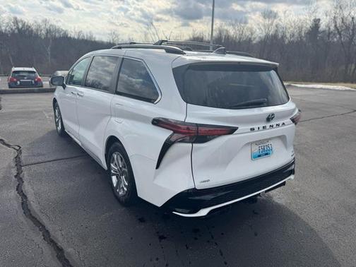 2023 Toyota Sienna XSE 7 Passenger