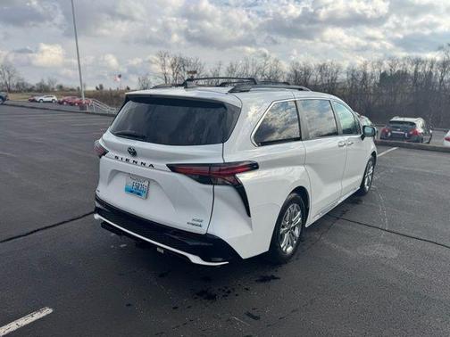 2023 Toyota Sienna XSE 7 Passenger