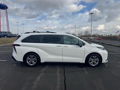 2023 Toyota Sienna XSE 7 Passenger