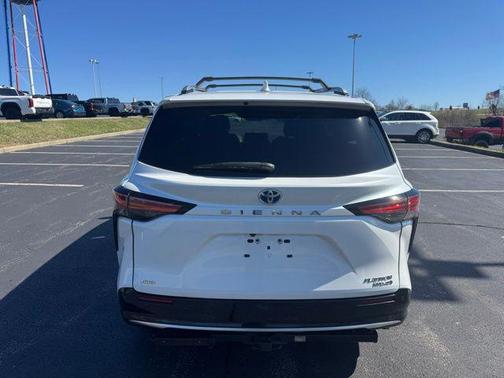 2023 Toyota Sienna Platinum 7 Passenger