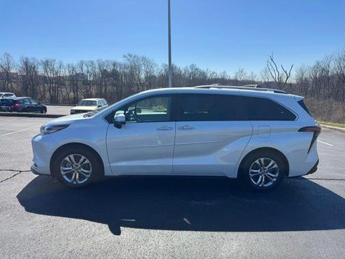 2023 Toyota Sienna Platinum 7 Passenger