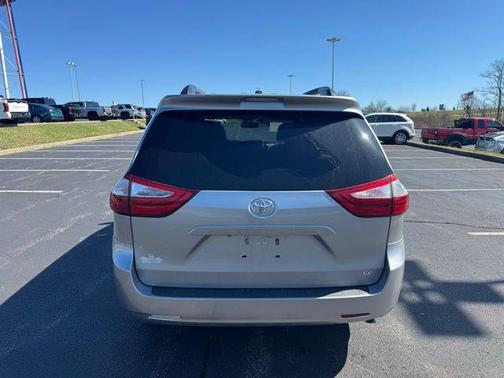 2017 Toyota Sienna LE