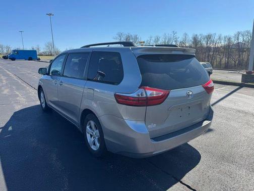 2017 Toyota Sienna LE