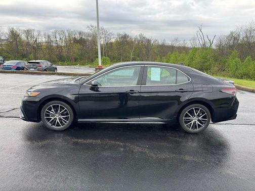 Midnight Black Metallic 2024 Toyota Camry SE