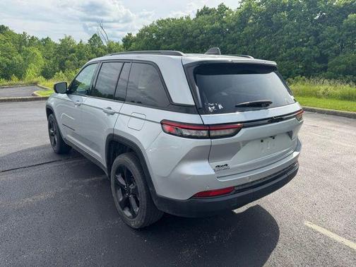 Silver Zynith 2024 Jeep Grand Cherokee Altitude