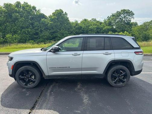 Silver Zynith 2024 Jeep Grand Cherokee Altitude