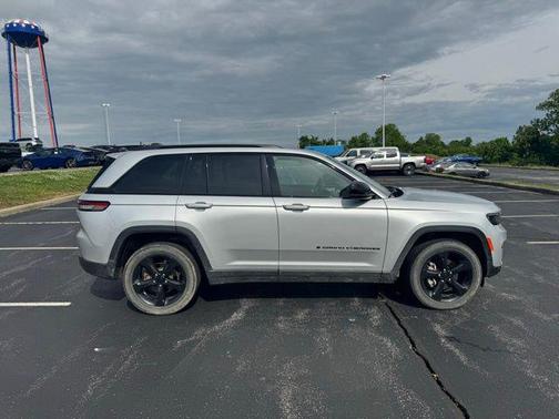 Silver Zynith 2024 Jeep Grand Cherokee Altitude