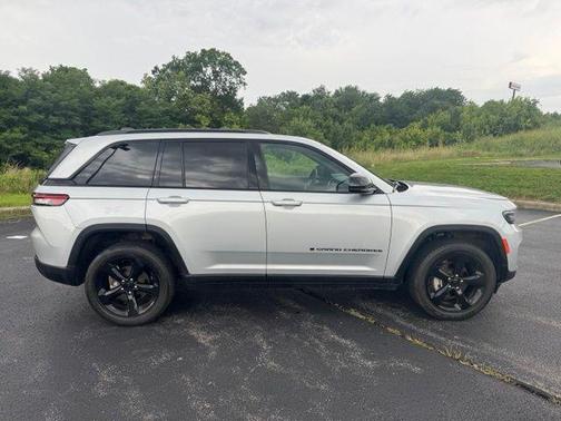 Silver Zynith 2024 Jeep Grand Cherokee Altitude