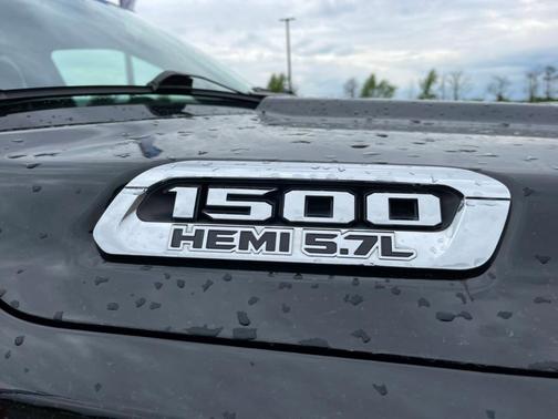 Photo 4 of 30 of 2019 RAM 1500 Big Horn