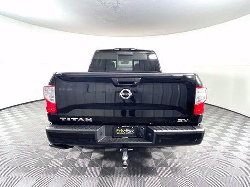 Photo 5 of 27 of 2020 Nissan Titan SV