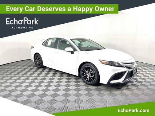 Photo 1 of 33 of 2021 Toyota Camry SE
