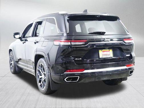 Diamond Black Crystal Pearlcoat 2023 Jeep Grand Cherokee Summit