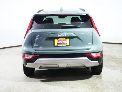 Cityscape Green 2024 Kia Niro SX