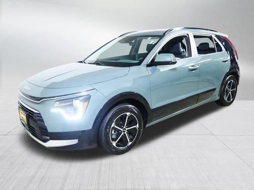 Cityscape Green 2024 Kia Niro SX