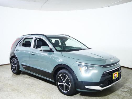 Cityscape Green 2024 Kia Niro SX