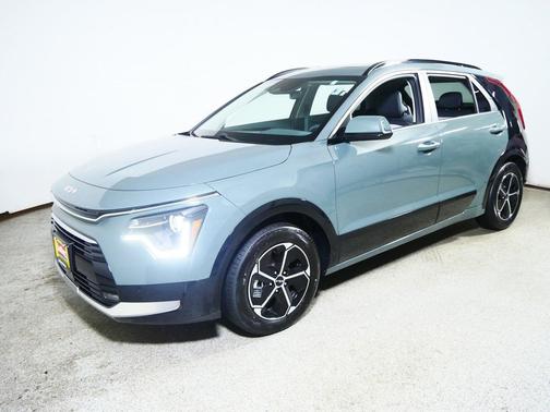 Cityscape Green 2024 Kia Niro SX
