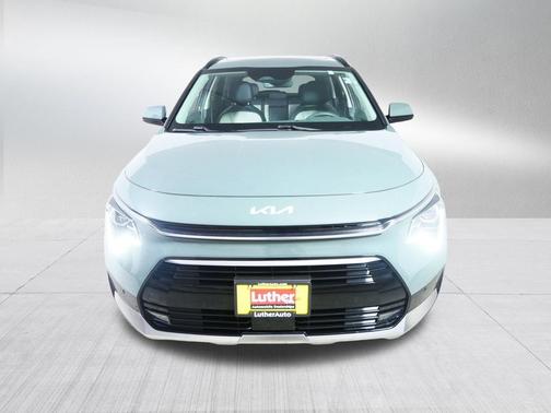 Cityscape Green 2024 Kia Niro SX