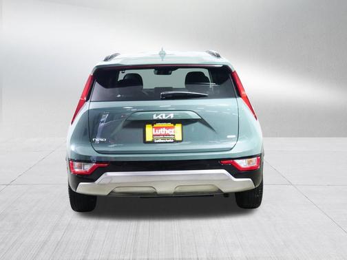 Cityscape Green 2024 Kia Niro SX