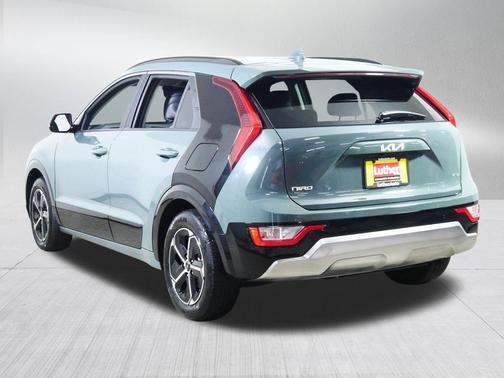 Cityscape Green 2024 Kia Niro SX