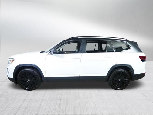 Pure White 2024 Volkswagen Atlas 2.0T SE w/Technology 4MOTION