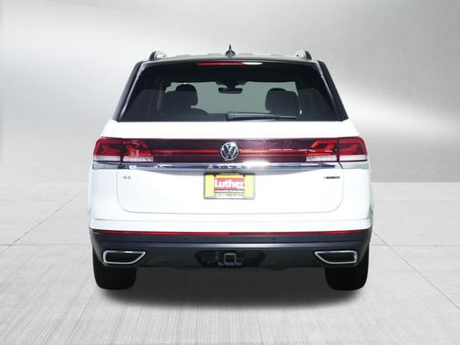 Pure White 2024 Volkswagen Atlas 2.0T SE w/Technology 4MOTION