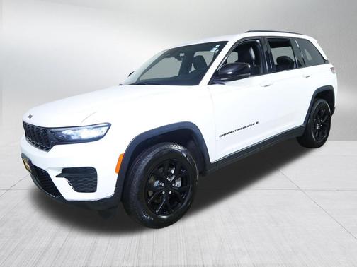 Bright White Clearcoat 2025 Jeep Grand Cherokee Altitude
